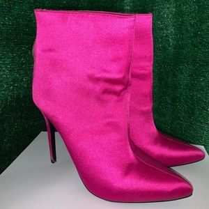 Pink boots😍